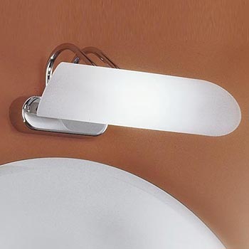 Illuminare il bagno con lampade da specchio Punto